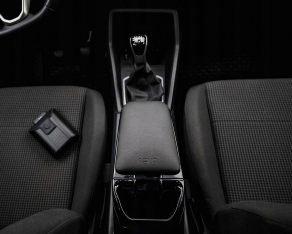 Rati V01572AV2P Підлокітник регульований з відсіком для зберігання TOYOTA YARIS IV 2020-