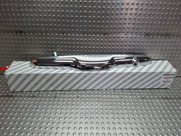 Fiat OE S26337857 ХРОМОВАНА НАКЛАДКА КЛАПАНА 0735516207 FIAT 500 2007-