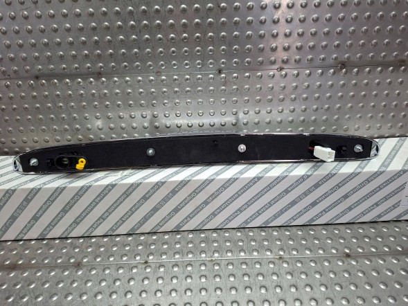 Fiat OE S26337857 ХРОМОВАНА НАКЛАДКА КЛАПАНА 0735516207 FIAT 500 2007-