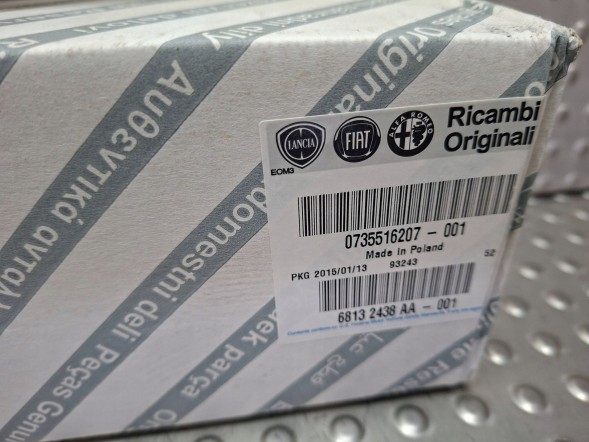 Fiat OE S26337857 ХРОМОВАНА НАКЛАДКА КЛАПАНА 0735516207 FIAT 500 2007-