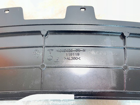 Tesla 104842999C Спойлер кришки багажника задній TESLA X 1048429-99-C