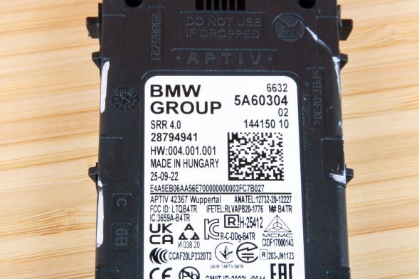 BMW OE BMW G70 G07 RADAR ASYSTENT PASA RUCHU CZUJNIK SRR 4.0 5A60304 STAJNIA 2690 Bmw g70 g07 радар асистент смуги руху датчик srr 4.0 5a60304
