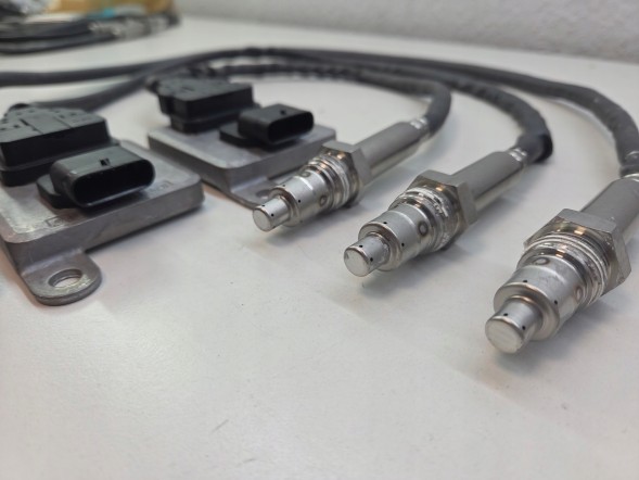 Mercedes-Benz OE SENSOR CZUJNIK NOX A0009055106 MERCEDES Сенсор датчик nox a0009055106 mercedes гарантія - підбираємо під vin