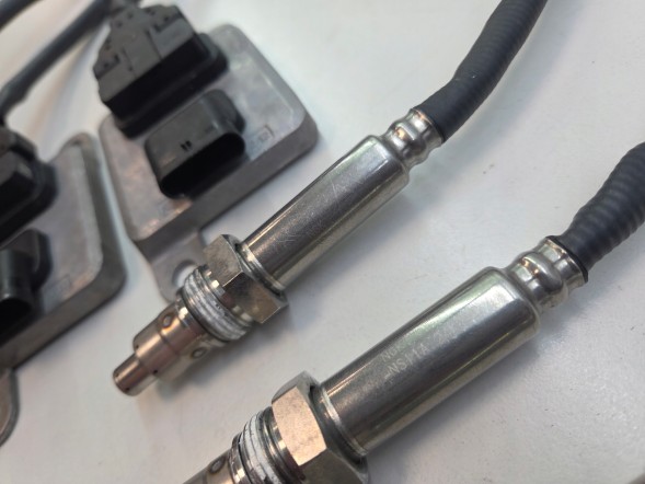 Mercedes-Benz OE SENSOR CZUJNIK NOX A0009055106 MERCEDES Сенсор датчик nox a0009055106 mercedes гарантія - підбираємо під vin