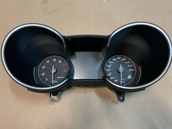 Alfa Romeo OE 50559289 50559617 ALFA ROMEO STELVIO QV 2.9 ЛІЧИЧНИК ОЕ 7 ДЮЙМОВ