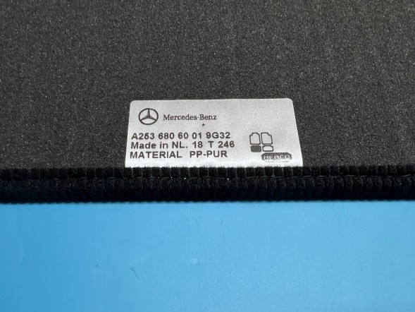 Mercedes-Benz OE 2536805901, A2536805901, A-253-680-59-01, A25368059019G32 ОРИГІНАЛЬНІ ЗАДНІ КИЛИМКИ MERCEDES GLC X253 A2536805901 9G32