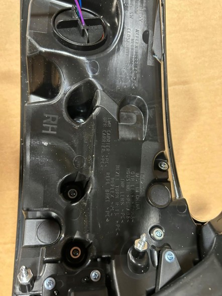 Ford OE KT4B-13404-A , KT4B-13404-B ЛАМПА ЗАДНЯ EDGE 19-24 ЛІФТ TITANIUM ST ПРАВА