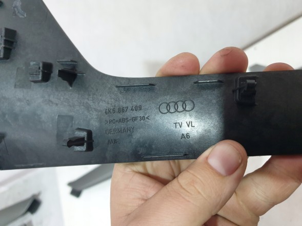 Audi OE 4K5867409 НАКЛАДКА ДОДАТКОВА AUDI A6 C8 4K5 LUSKA
