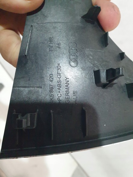 Audi OE 4K5867409 НАКЛАДКА ДОДАТКОВА AUDI A6 C8 4K5 LUSKA