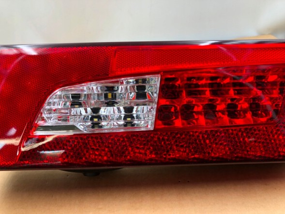 ВОЛЛЕР L.381. LED Задня світлодіодна лампа права 2241859 2380954 для scania l p g r s cp cg cr ct