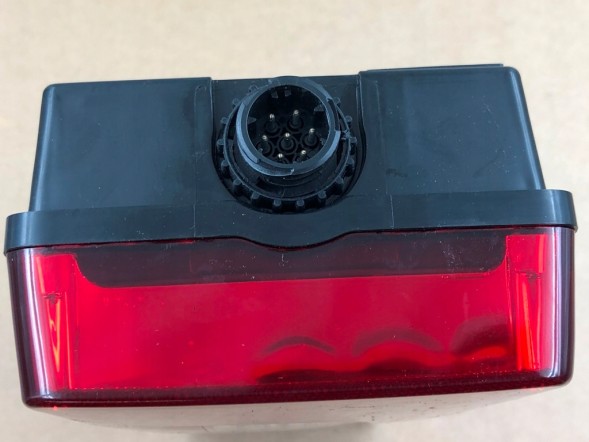 ВОЛЛЕР L.381. LED Задня світлодіодна лампа права 2241859 2380954 для scania l p g r s cp cg cr ct