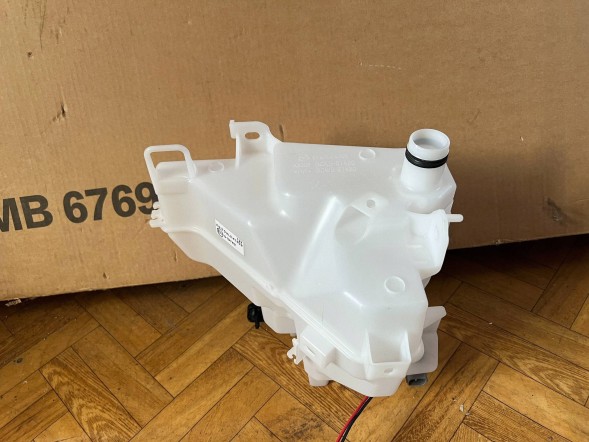 Mazda OE BCKB-67480 Бачок омивача скла Mazda CX-30 CX 30