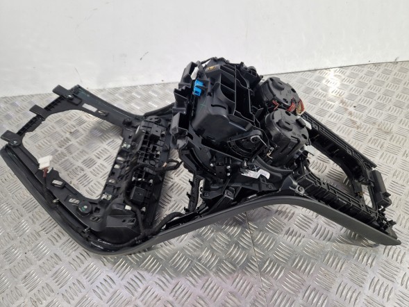 BMW OE markus- BMW 8 M8 F91 F92 F93 Центральний тунель рамка карбон BMW 8 M8 F91 F92 F93