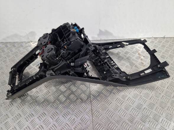 BMW OE markus- BMW 8 M8 F91 F92 F93 Центральний тунель рамка карбон BMW 8 M8 F91 F92 F93