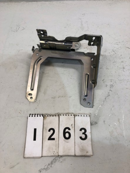Volvo OE 32290076 Ручка кріплення конденсатора старт сплаву VOLVO XC40