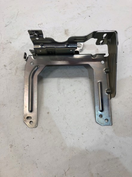 Volvo OE 32290076 Ручка кріплення конденсатора старт сплаву VOLVO XC40