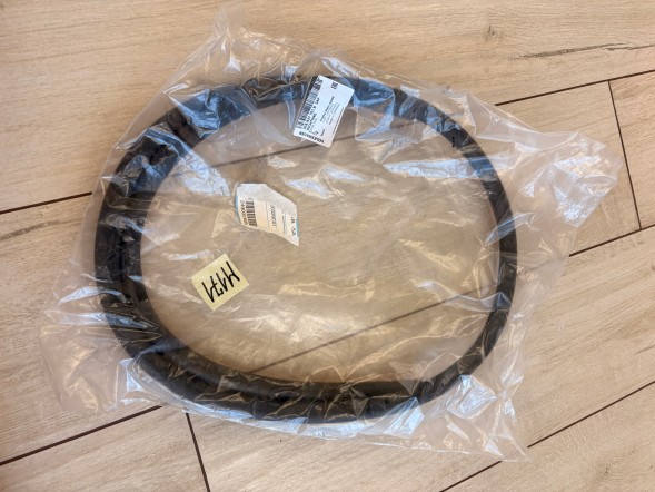 Volkswagen OE 3C8837701B5AP ( INTRAD ) Ущільнювач зовнішньої двері чорний 3C8837701B5AP VW CC