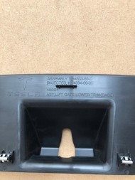 ŻUK 1054333-00-D Кришка багажника Tesla X 105433300D