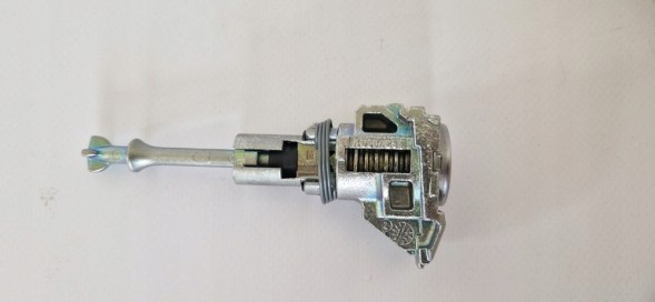 Toyota OE 67842-0F020 вставка замка