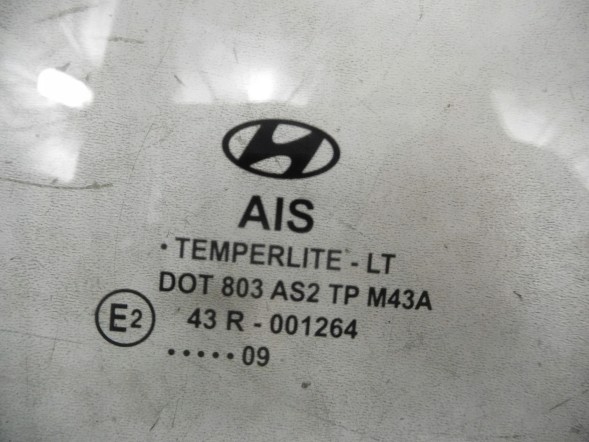 Hyundai OE Скло правої передньої двері Hyundai I20 OE 82421-1J010