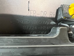 Kia OE 87724-H8400 pmi150921 2 ПЛА́НКА ДВЕРЕЙ ПРАВА ПЕРЕДНЯ KIA STONIC 87724-H8400