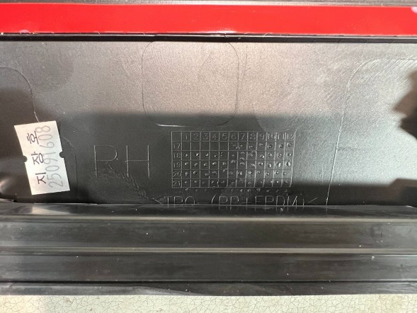 Kia OE 87724-H8400 pmi150921 2 ПЛА́НКА ДВЕРЕЙ ПРАВА ПЕРЕДНЯ KIA STONIC 87724-H8400