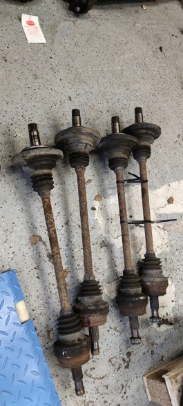 Mercedes-Benz OE A2113500556 2113500556 PÓŁOŚ TYLNA WAŁEK NAPĘDOWY PRAWY LEWY TYŁ 3.2 V6 4MATIC 3.5 BENZ 2.4 BENZ MERCEDES W211 ПРИВОДНИЙ ВАЛ ПРАВИЙ ЛІВИЙ 3.2 3.5 2.4