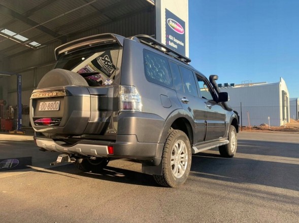 Dobinsons DOBINSONSPAJEROIMS+ŚRUBY КОМПЛЕКТ ПІДВІСКИ MITSUBISHI PAJERO 3 4 DOBINSONS IMS + ЕКСЦЕНТРИКОВІ БОЛТИ