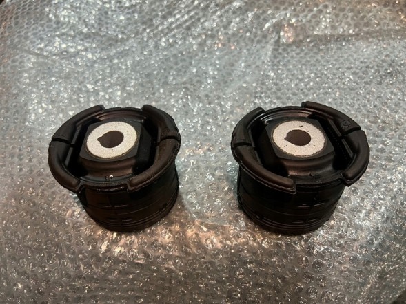 Febi 6768645, 33316768645 BMW E81 E82 E87 E90 E91 ВТУЛКИ ГУМОВІ КОЛЯСКА САНКИ ЗАДНЯ 2 ШТ 33316768645