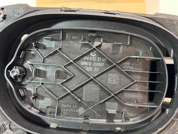 Mercedes-Benz OE КРИШКА ЗАРЯДНОГО ПОРТУ MERCEDES CLA 3 III W174 A1746303700