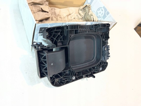 Mercedes-Benz OE КРИШКА ЗАРЯДНОГО ПОРТУ MERCEDES CLA 3 III W174 A1746303700