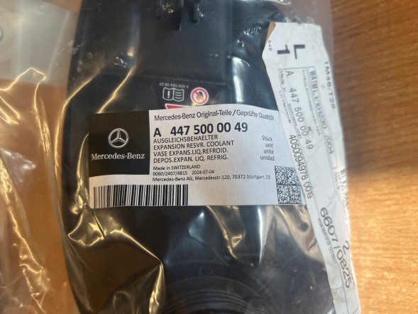 Mercedes-Benz OE A4475000049 Mercedes-benz oe a4475000049 розширювальний бак радіатора