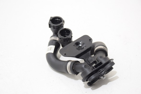 BMW OE 6830587 BMW BMW G20 G21 G22 G26 Шланг водяного охолодження додаткового акумулятора 48V