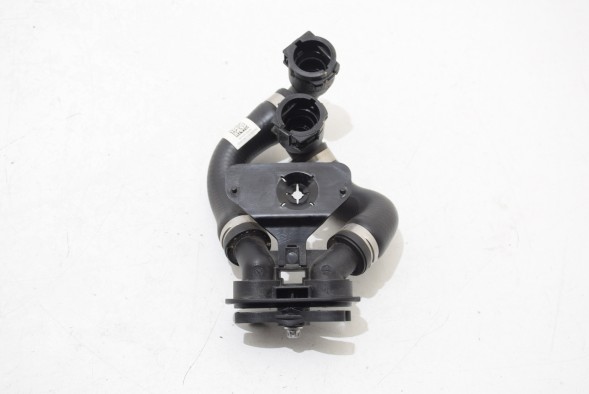 BMW OE 6830587 BMW BMW G20 G21 G22 G26 Шланг водяного охолодження додаткового акумулятора 48V