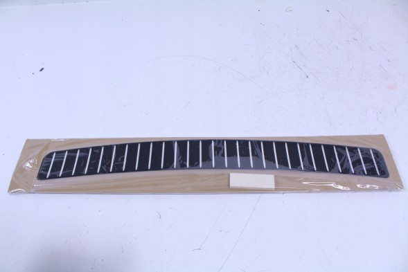 Mercedes-Benz OE ЗАХИСНА НАКЛАДКА НА ПОРОГ БАГАЖНИКА MERCEDES B66640100