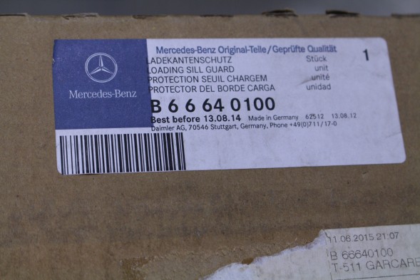 Mercedes-Benz OE ЗАХИСНА НАКЛАДКА НА ПОРОГ БАГАЖНИКА MERCEDES B66640100
