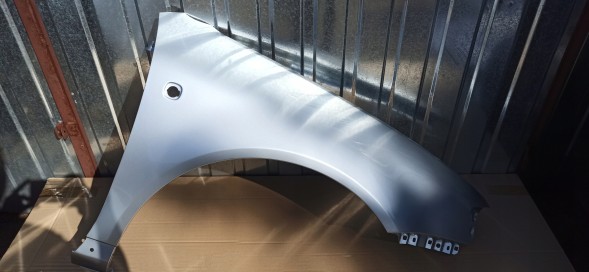 Fendcor 5903624055058 AUDI A3 8Л БРИЗКОВИК ПРАВИЙ LY7W АБО КОЛІР