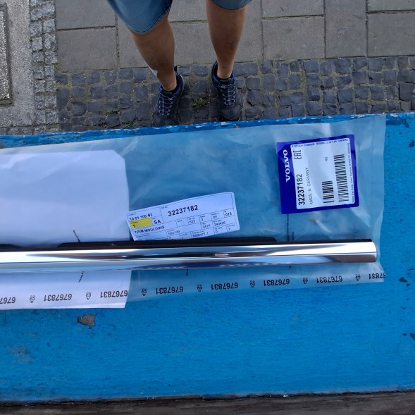 Volvo OE 32237243 VOLVO XC90 СКРЕБКОВА ПЛАНКА ХРОМ OE