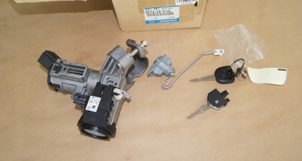 Mazda OE DF73-09-010L НАБІР ЗАМКОВ І КЛЮЧІВ ЗАМОК ЗАПАЛЮВАННЯ MAZDA 2 DE 2007-2014 р.в.