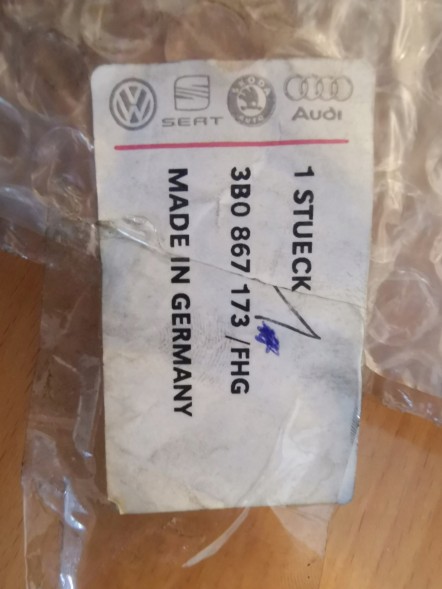 Volkswagen OE ПІДЛОКІТНИК ВІДКРИВАЮЧА РОЗКЛАДАЧКА VW PASSAT GOLF JETTA BEETLE 3B0867173 FHG