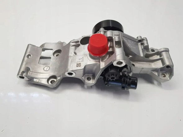 BMW OE 8631940 11518631940 НОВА лапа кронштейна насоса охолоджуючої рідини BMW F39 X2 F40 F45 F46 F48