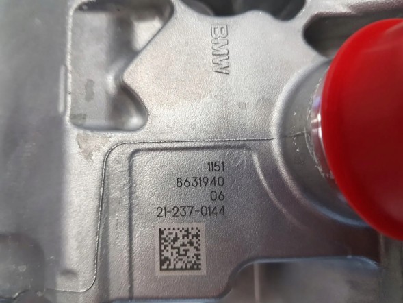 BMW OE 8631940 11518631940 НОВА лапа кронштейна насоса охолоджуючої рідини BMW F39 X2 F40 F45 F46 F48