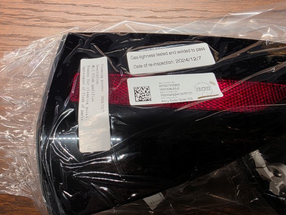 Tesla Кришка порту зарядки Tesla S PLAID 21- 1530813-00-E