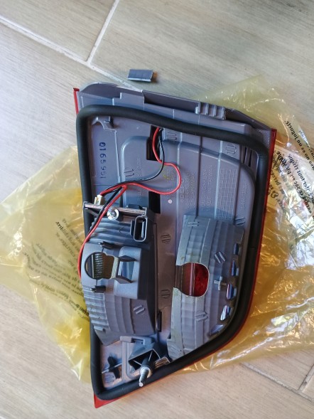 Abakus 444-1333L-UE Ліхтар задній лівий bmw x3 f25 09/10-10/17 h21w/led/w16w внутрішній в кришку