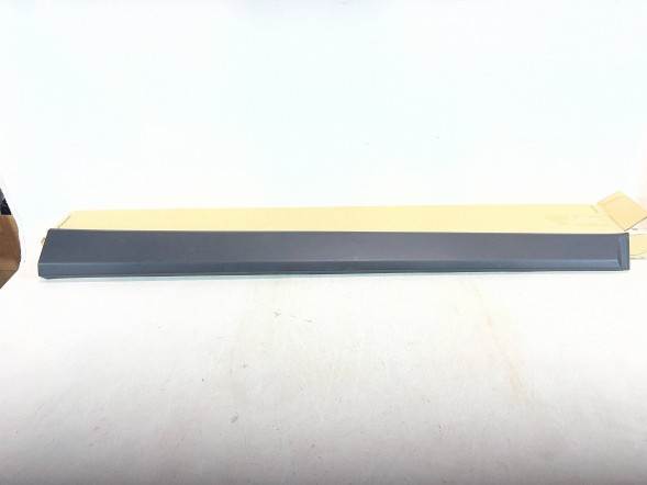 Kia OE 87724-H8400 pmi150921 4 ПЛА́НКА ДВЕРЕЙ ПРАВА ПЕРЕДНЯ KIA STONIC 87724-H8400