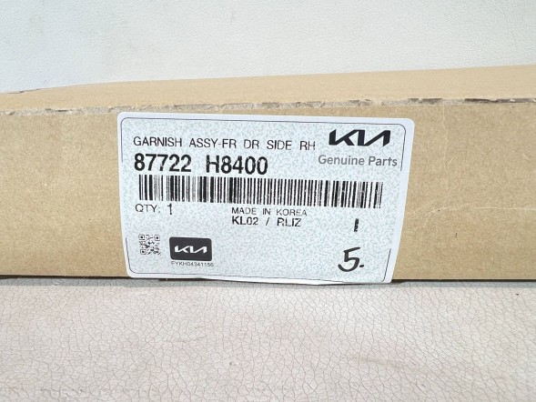 Kia OE 87724-H8400 pmi150921 4 ПЛА́НКА ДВЕРЕЙ ПРАВА ПЕРЕДНЯ KIA STONIC 87724-H8400