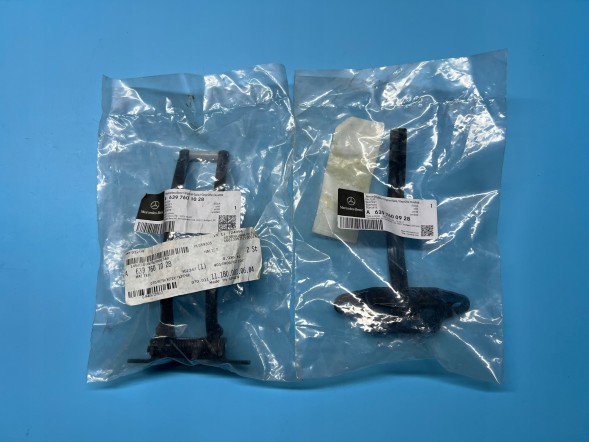 Mercedes-Benz OE 6397600928, A6397600928, A-639-760-09-28 ОБМЕЖЕННЯ ЗАДНІХ ДВЕРЕЙ MERCEDES A6397601028 A6397600928