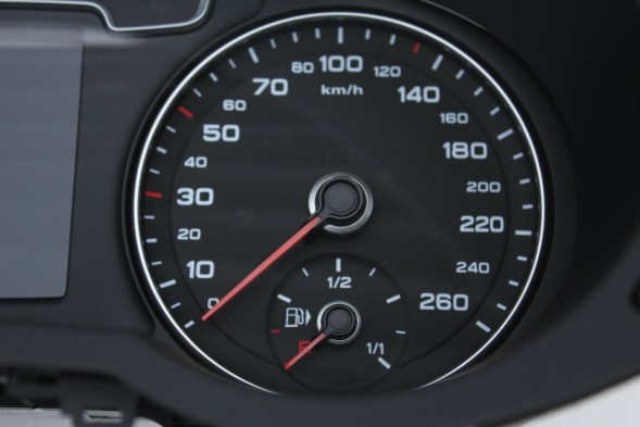 Audi OE Лічильник комбінації приладів Audi Q3 8U0920930H