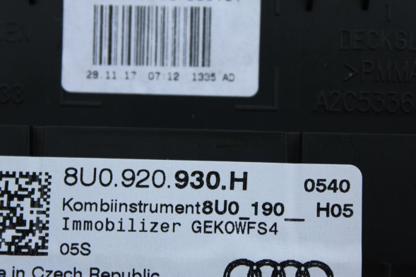 Audi OE Лічильник комбінації приладів Audi Q3 8U0920930H
