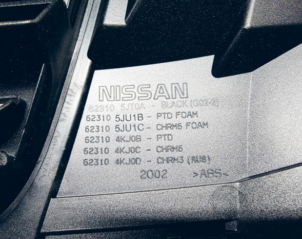 Nissan OE 623105JT0B Решітка радіатора гриля Nissan Navara